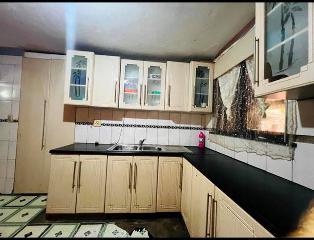 3 BEDROOM HOUSE FOR SALE IN CASTLE HILL